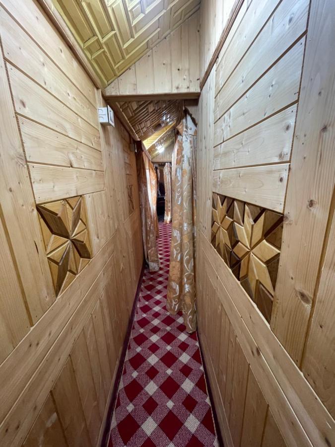 Floating Young Gulshan Houseboat Σριναγκάρ Εξωτερικό φωτογραφία